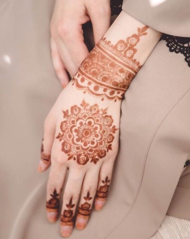 Үйсіз еркектің қаңғыбас әйелді сиқығанының порно видеоларын қараңыз