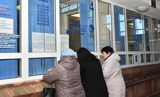 Үлкен мүшесі анальный секс Құмарлана трусисын шешеді